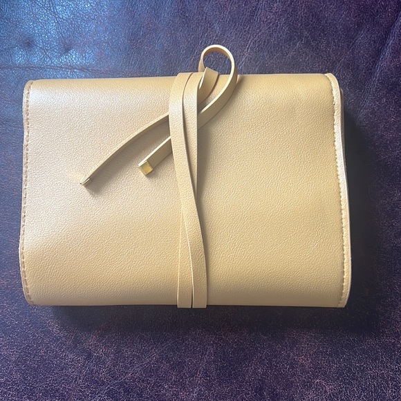 Glass Ladder Co. Katherine Tech Organizer Roll - Picture 2 of 7